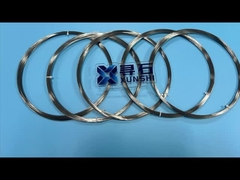 Magnetostrictieve golfgeleiderdraad voor een verplaatsingsomvormer voor een niveau-sonde